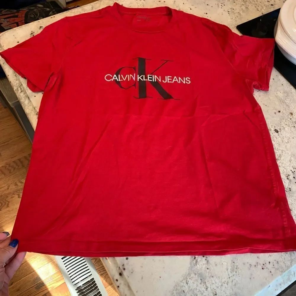 Calvin Klein Jeans Red Graphic T-Shirt sz XL EUC